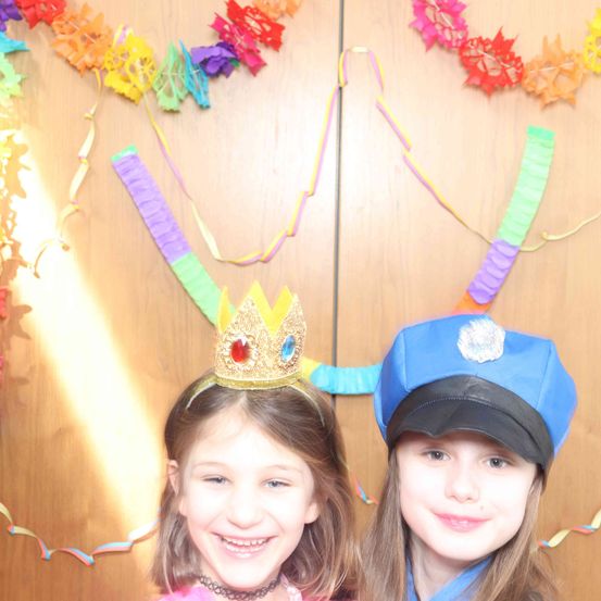 Bild enthält, Hat, Accessories, Face, Person, Photography, Portrait, Cap, Child, Female, Girl