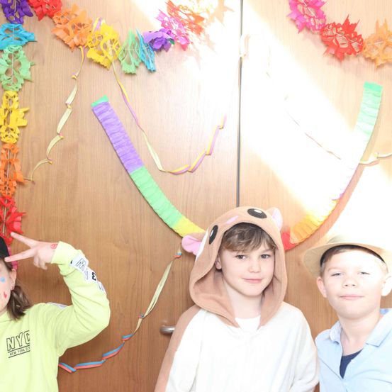 Bild enthält, Hat, Person, Photography, Portrait, Cap, T-Shirt, People, Baseball Cap, Child, Girl