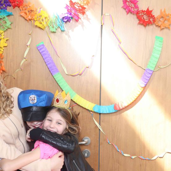 Bild enthält, Face, Person, Photography, Portrait, People, Hat, Balloon, Child, Female, Girl