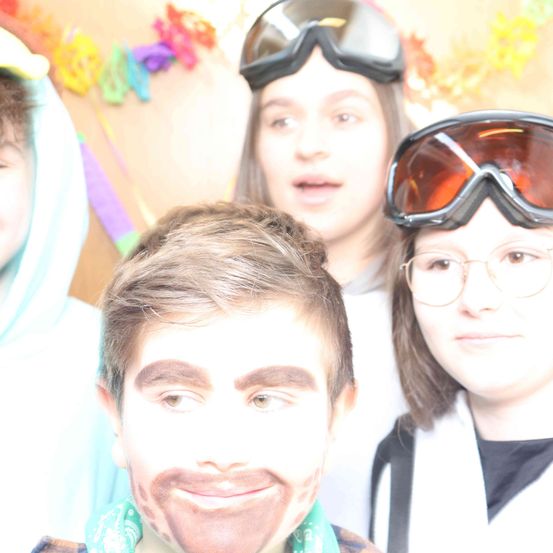 Bild enthält, Accessories, Sunglasses, Glasses, Person, Photography, Portrait, Goggles, Adult, Female, Woman