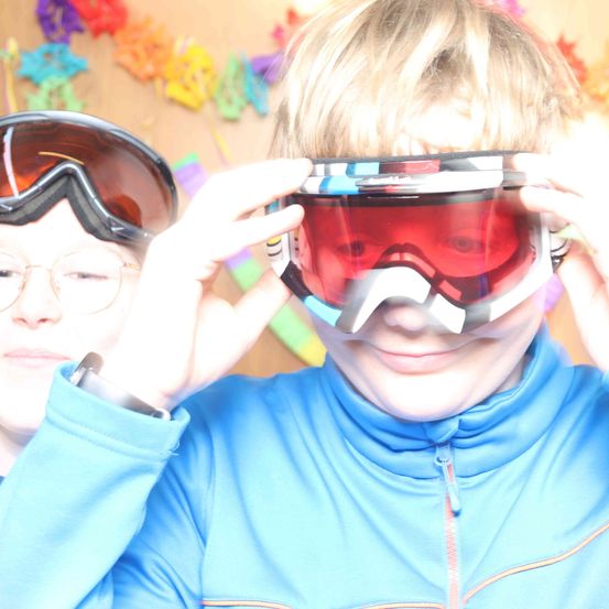 Bild enthält, Accessories, Goggles, Glasses, Face, Head, Person, Portrait, Adult, Female, Woman