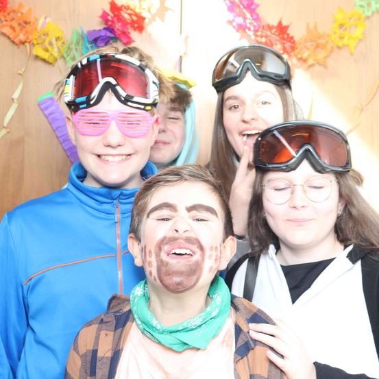 Bild enthält, Accessories, Glasses, Sunglasses, Person, Photography, Portrait, People, Goggles, Costume, Man