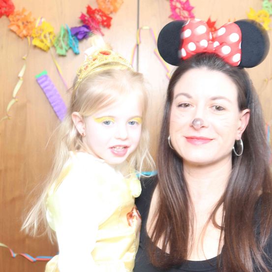 Bild enthält, Hat, Accessories, People, Person, Portrait, Child, Female, Girl, Adult, Woman