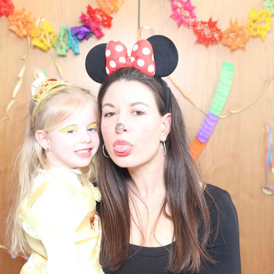 Bild enthält, People, Person, Face, Photography, Portrait, Child, Female, Girl, Adult, Woman