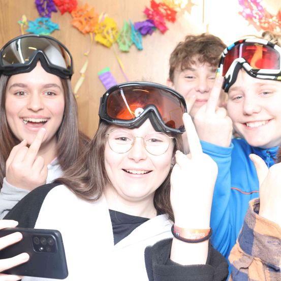 Bild enthält, Accessories, Goggles, Glasses, Sunglasses, Adult, Female, Person, Woman, Face, Portrait