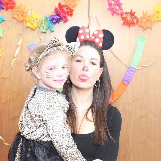 Bild enthält, People, Person, Photography, Portrait, Hat, Costume, Child, Female, Girl, Accessories