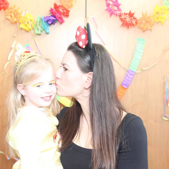 Bild enthält, Person, Photography, Portrait, People, Child, Female, Girl, Adult, Woman, Hat