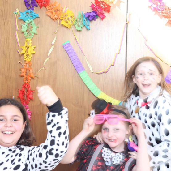 Bild enthält, Face, Head, Person, Photography, Portrait, Child, Female, Girl, People, Hat
