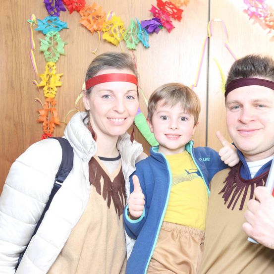 Bild enthält, People, Person, Costume, Photography, Portrait, Boy, Child, Male, Adult, Man