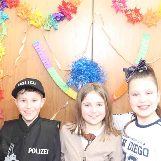 Bild enthält, Hat, People, Person, Photography, Portrait, Cap, T-Shirt, Child, Female, Girl