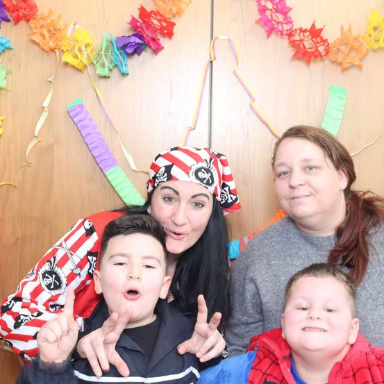 Bild enthält, People, Person, Face, Head, Photography, Portrait, Hat, Adult, Female, Woman