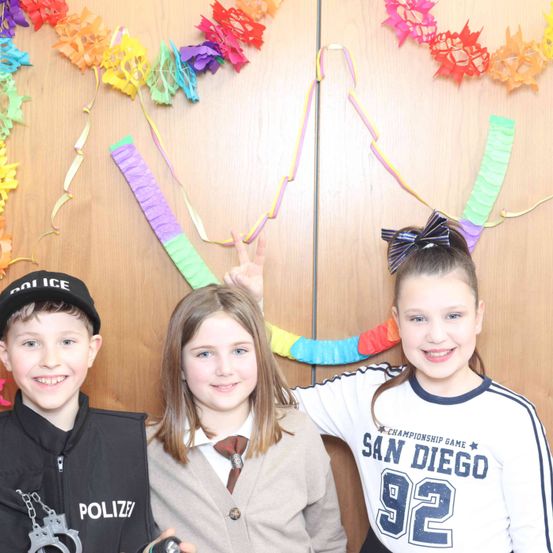 Bild enthält, T-Shirt, Person, Photography, Portrait, People, Hat, Cap, Boy, Child, Male