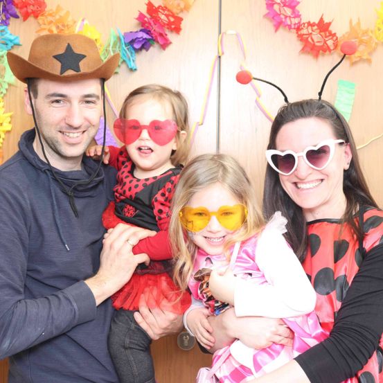 Bild enthält, People, Person, Photography, Portrait, Sunglasses, Hat, Glasses, Adult, Male, Man