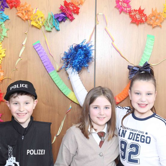 Bild enthält, Hat, People, Person, T-Shirt, Photography, Portrait, Cap, Boy, Child, Male