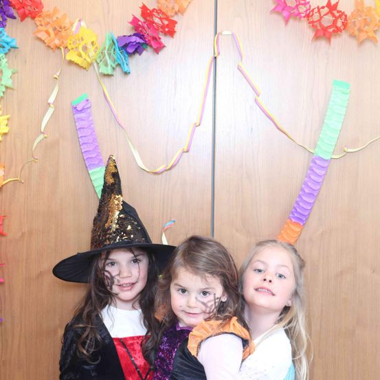 Bild enthält, Hat, Face, Person, Photography, Portrait, People, Child, Female, Girl, Costume