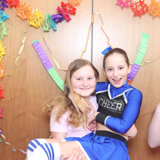 Bild enthält, Face, Person, Photography, Portrait, People, Child, Female, Girl, T-Shirt, Costume