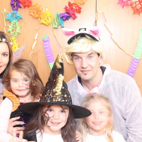 Bild enthält, Hat, People, Person, Photography, Portrait, Child, Female, Girl, Bride, Woman