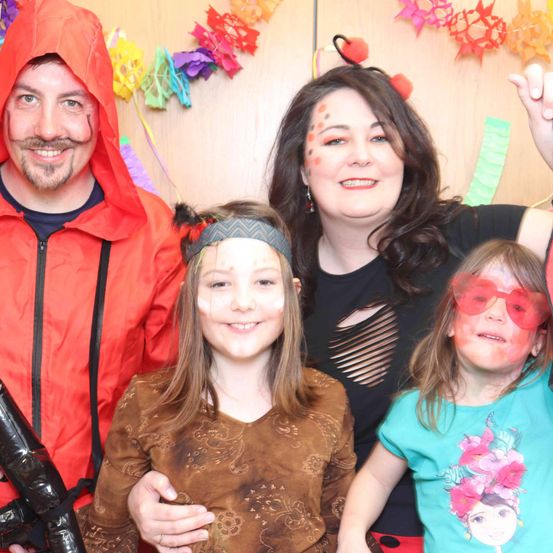 Bild enthält, Coat, People, Person, Jacket, Costume, Photography, Portrait, Child, Female, Girl