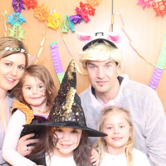 Bild enthält, Hat, People, Person, Photography, Portrait, Adult, Female, Woman, Child, Girl