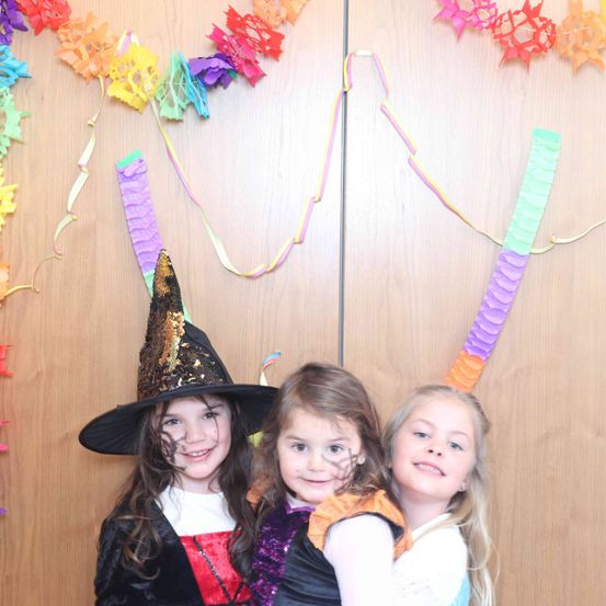 Bild enthält, Hat, Face, Person, Photography, Portrait, People, Child, Female, Girl, Costume