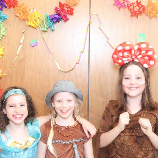 Bild enthält, Hat, Face, Person, Photography, Portrait, People, Costume, Child, Female, Girl