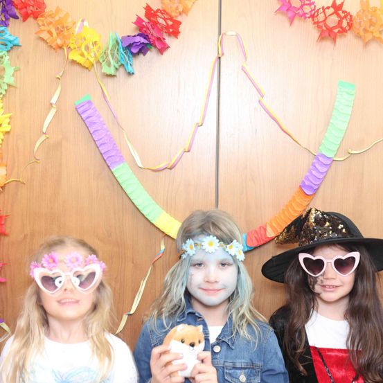 Bild enthält, Hat, Accessories, Glasses, Sunglasses, Person, Photography, Portrait, People, Child, Girl