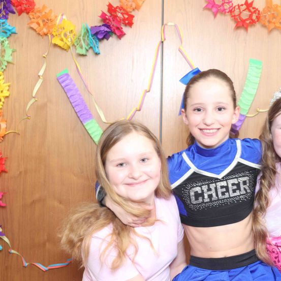 Bild enthält, Face, Person, Photography, Portrait, Hat, Child, Female, Girl, Accessories, People