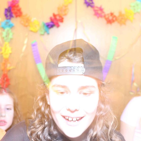 Bild enthält, Face, Head, Person, Photography, Portrait, Hat, Cap, Baseball Cap, People, Child