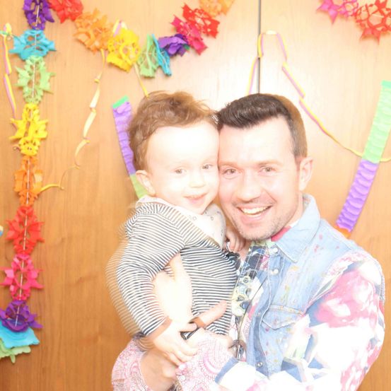 Bild enthält, Face, Head, Person, Photography, Portrait, People, Necklace, Adult, Male, Man