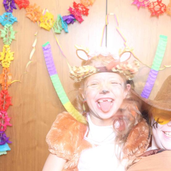 Bild enthält, Hat, Face, Head, Person, Photography, Portrait, Accessories, Sunglasses, Costume, Baby