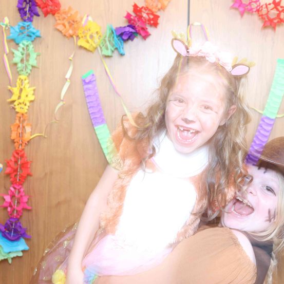 Bild enthält, Hat, Face, Head, Person, Photography, Portrait, Costume, Child, Female, Girl