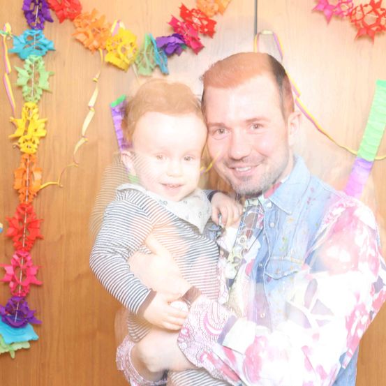 Bild enthält, Face, Head, Person, Photography, Portrait, People, Adult, Male, Man, Necklace