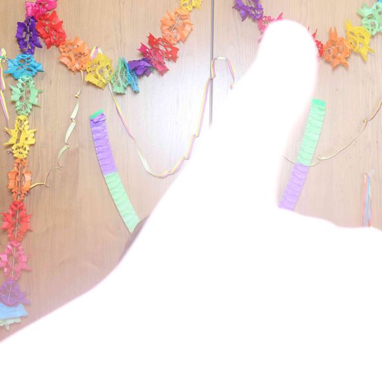 Bild enthält, Finger, Hand, Flower, Flower Arrangement, Interior Design, Accessories, Paper, Ornament, Art, Toothbrush