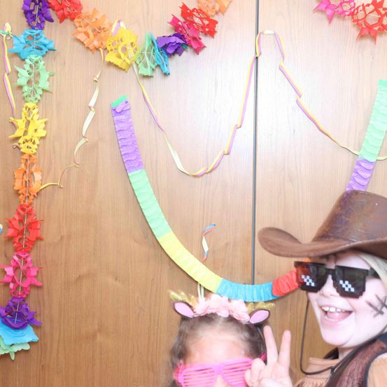 Bild enthält, Hat, Accessories, Sunglasses, Face, Person, Child, Female, Girl, Portrait, Glasses
