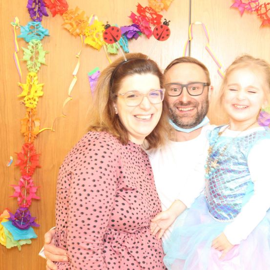 Bild enthält, Face, Person, Photography, Portrait, Glasses, People, Blouse, Adult, Female, Woman