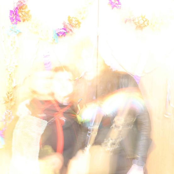 Bild enthält, Flower, Flower Arrangement, Formal Wear, Adult, Bride, Female, Person, Woman, Accessories, People