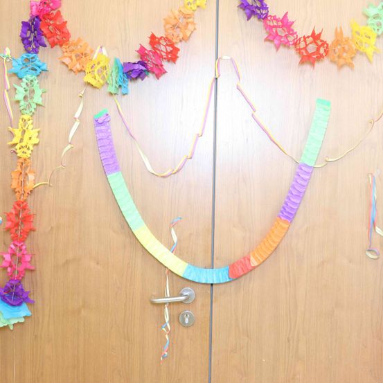 Bild enthält, Flower, Flower Arrangement, Plant, Accessories, Ornament, Art, Handicraft, Jewelry, Necklace, Text