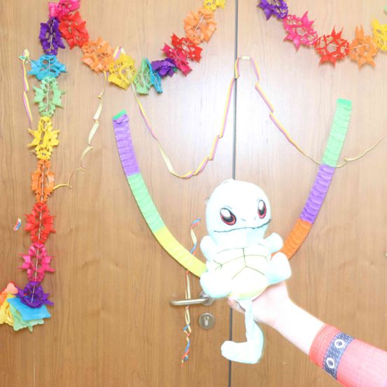 Bild enthält, Flower, Flower Arrangement, Plant, Accessories, Art, Handicraft, Ornament, Indoors, Interior Design, Necklace