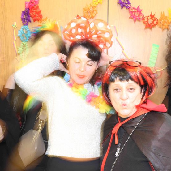 Bild enthält, Face, Person, Photography, Portrait, Adult, Female, Woman, People, Costume, Glasses