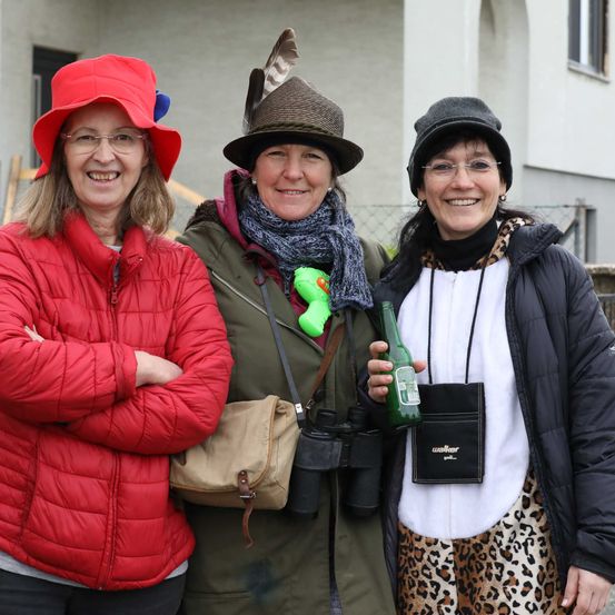 Bild enthält, Coat, Jacket, Hat, Cap, Adult, Female, Person, Woman, Portrait, Baseball Cap