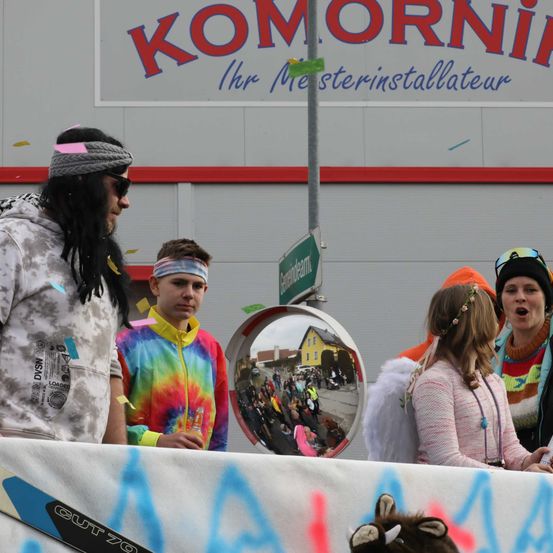 Bild enthält, Hat, People, Person, Baseball Cap, Glasses, Boy, Child, Male, Adult, Woman