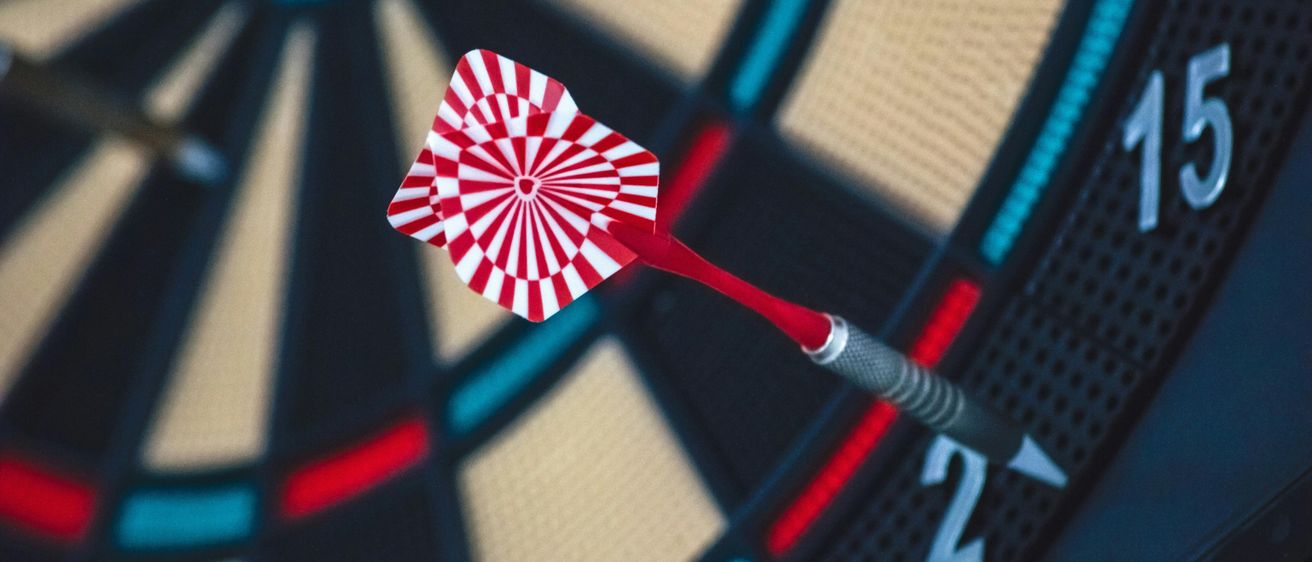 Bild enthält, Game, Darts, Car, Transportation, Vehicle