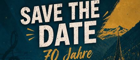 Werbeplakat für eine Feier mit zwei Händen, die Gläser mit Bier halten. Der Plakattext lautet 'SAVE DATE', '70 Jahre Burgermusik Silbertal', 'Festsaal Barzelt Weinlaube' und 'Live-Musik Freier Eintritt'.