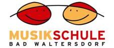 Das Logo für 'Musikschule Bad Waltersdorf' zeigt zwei lächelnde Gesichter, die durch einen Balken verbunden sind, jedes Gesicht ist rot mit gelben Akzenten und einer roten Mütze. Der Text ist fett, in Großbuchstaben und in zwei Teile geteilt: 'MUSIKSCHULE' und 'BAD WALTERDORF'.