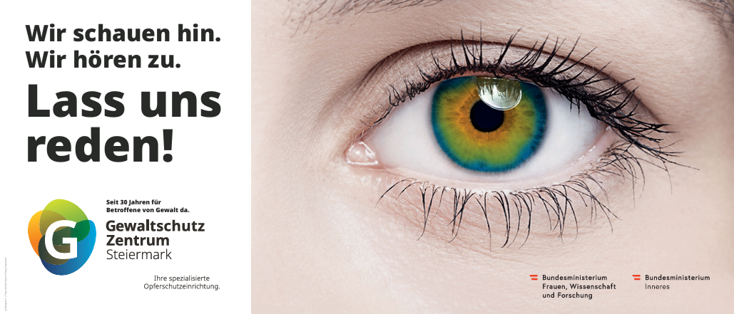 Ein Nahaufnahme eines Auges mit Textüberlagerung, die 'Gewaltschutz Zentrum Steiermark' und 'Bundesministerium Frauen, Wissenschaft und Forschung' zeigt. Das Auge hat eine Träne und eine farbige Iris.