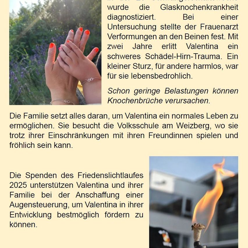 Ein Foto zeigt ein Mädchen mit zerbrechlichen Knochen, das die Hand eines anderen Kindes hält. Der Text erwähnt eine schwere Kopfverletzung, das Bemühen der Familie um ein normales Leben und die Unterstützung für ein Augensteuerungsgerät.