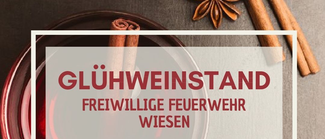 Eine Anzeige für den Glühweinstand der Freiwilligen Feuerwehr Wiesen. Die Termine und Zeiten sind der 13., 14., 20. und 21. Dezember 2025, Beginn um 16 Uhr. Ein rotes Getränk, wahrscheinlich Glühwein, wird in einem Glas serviert. Das Logo zeigt eine Flamme und einen Brand.