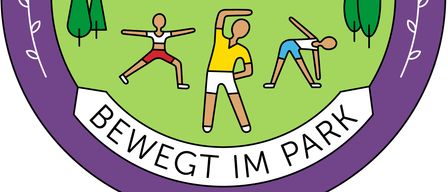 Ein kreisförmiges Logo für ein 10-jähriges Jubiläum mit drei Menschen, die Yoga auf Gras verrichten und Gebäude im Hintergrund.