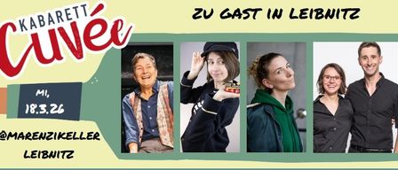 Ein Plakat für eine Kabarett-Veranstaltung. Es zeigt vier Fotos von Personen, darunter eine Frau in einer schwarzen Uniform, eine lächelnde Frau und ein Mann und eine Frau in schwarzen Hemden. Die Veranstaltung mit dem Titel 'Kabarett Live' findet am 18. März 2026 in Leibnitz statt.