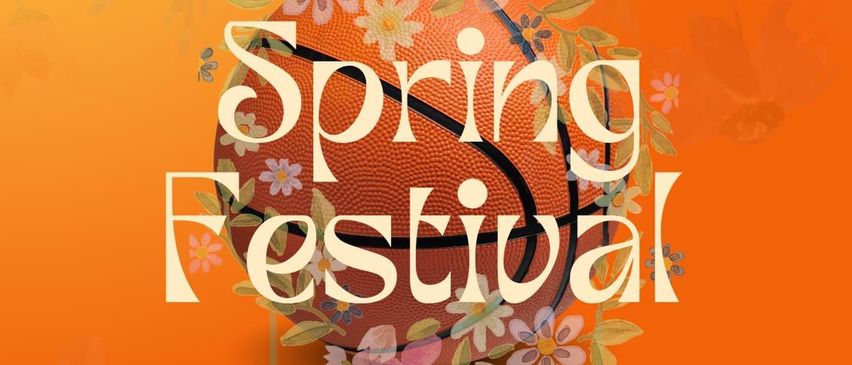 Spring Festival-Plakat mit einem Basketball und Blumen. Datum: 23.05.2025. Aktivitäten: Essen, Trinken, Musik. Beginn 17 Uhr. Freier Eintritt. Ort: Pfeilburg.